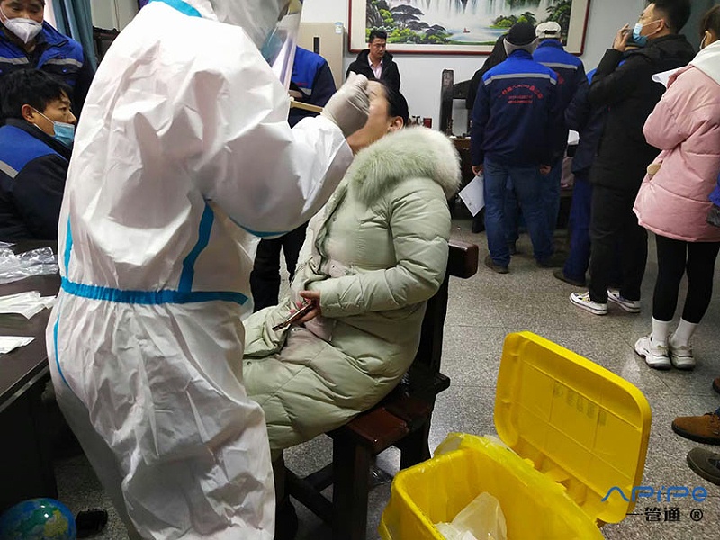 還在為過年回家做核酸煩惱嗎？《一管通》通風(fēng)管道制作公司統(tǒng)一為員工做核酸檢測
